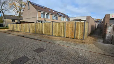 Geïmpregneerd grenen schutting met poort