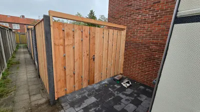 Op maat gemaakte poort met overkapping